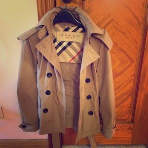 Burberry Thin Rain Jacket. 100% authentic. New!